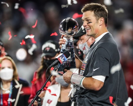 Тампа Бей Буканиърс вдигна Супербоул, Том Брейди с историческа седма титла