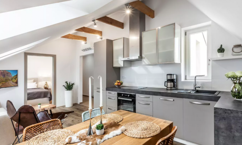 Масово собственици на Airbnb апартаменти в Пловдив ги продават, ваканционните къщи - на върха