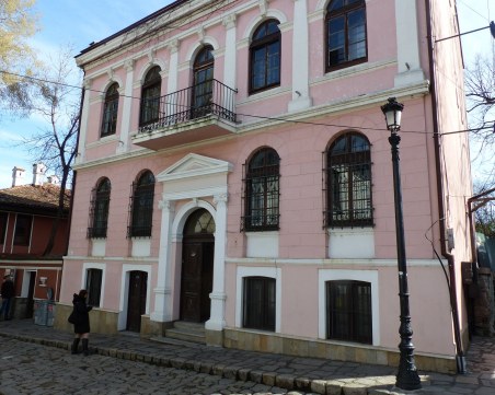 Етнографският музей с нова експозиция в сграда в Стария град