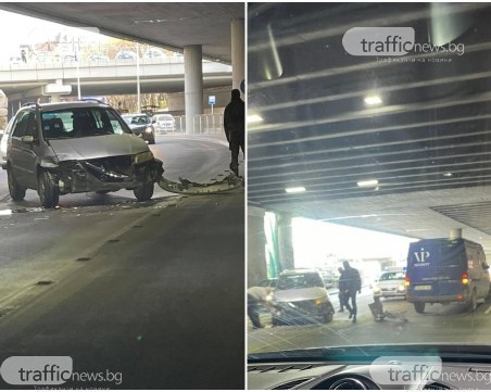 Кола е с размазана предница в подлеза на Гладстон