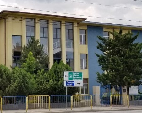 Шестима учители и ученик от Пловдив и областта са заразени с COVID-19, сто деца са под карантина