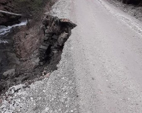 Шофьорка за пътя до Лилково: Срути се пред мен! Добре, че нямаше други коли