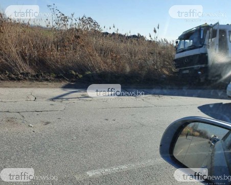 Верижна катастрофа е причината за инцидента с камион на Околовръстното