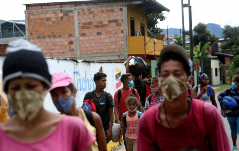 Колумбия предоставя легален статут на венецуелски мигранти