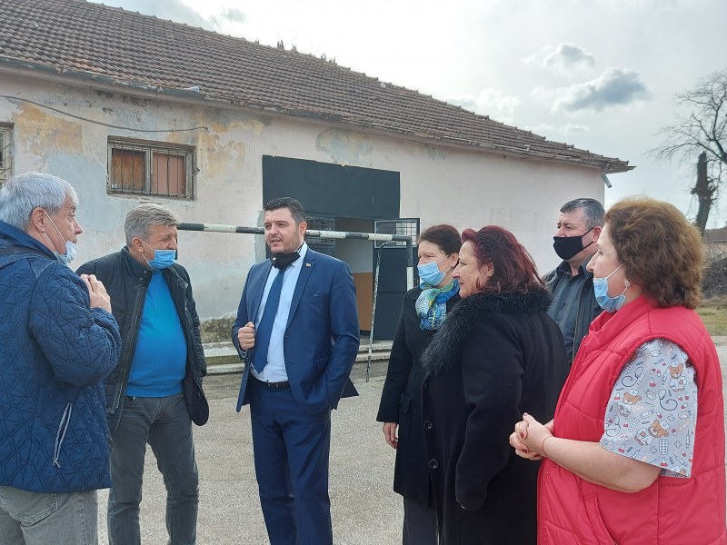 Отварят медицински кабинет в училището в село Кадиево