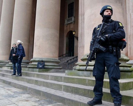 Арести в Германия и Дания заради планирани бомбени атаки