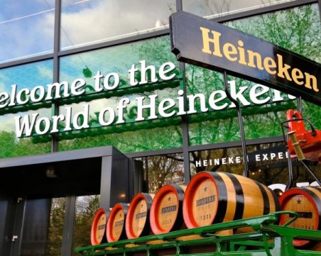 Heineken уволнява 8000 работници, насочва се към онлайн продажбите