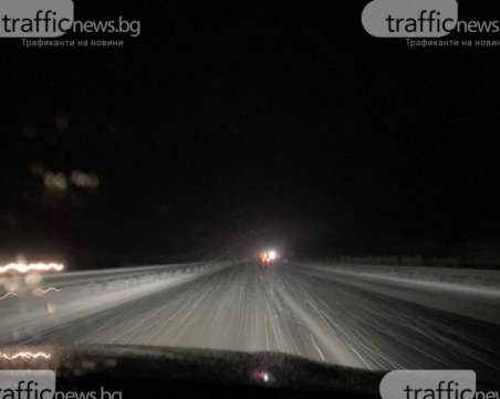 Обилен снеговалеж на АМ 