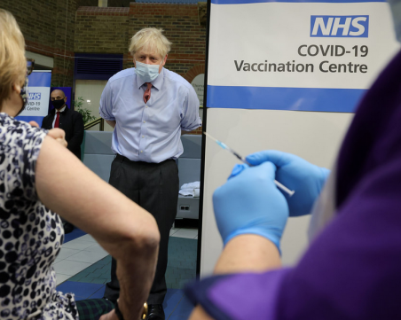 Всеки четвърти пълнолетен във Великобритания е вече ваксиниран