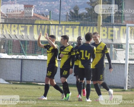 Валентич избра четири от новите в дебюта си, вижте съставите на Ботев и Арда