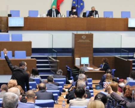 Депутатските заплати станаха по-големи