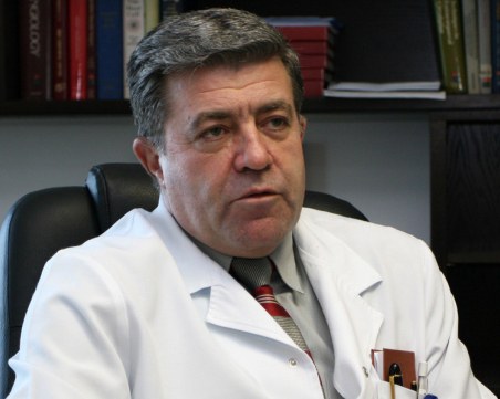 Проф. Начев: Ако случаите се увеличат, трябва да се затегнат мерките