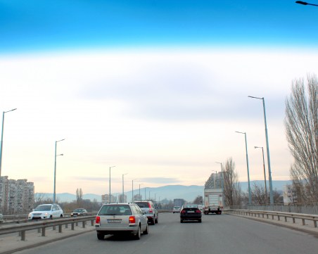 Слагат нови мантинели на булевард в Пловдив