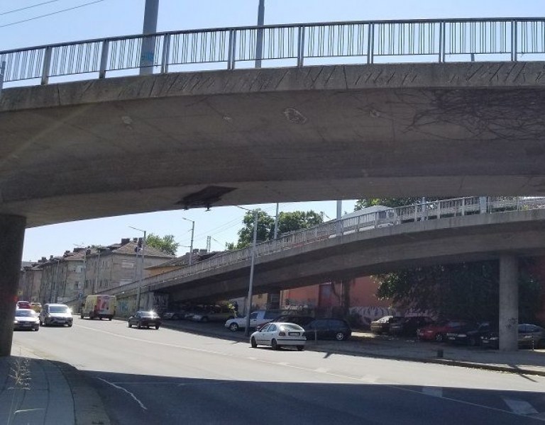 Пукнатина в Бетонния мост? Община Пловдив със спешна проверка