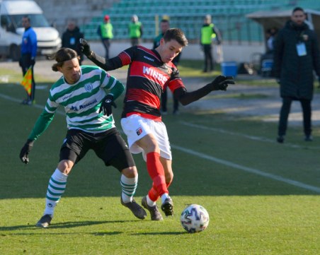 Локомотив стартира полусезона с постно равенство във Варна