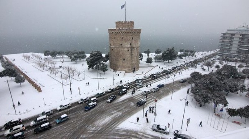 Сняг и студ сковават Гърция, спират тежкотоварни автомобили на границата с България