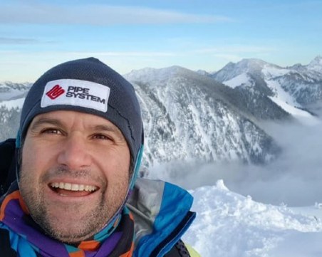 Изпратиха Атанас Скатов в последни му път, сестра му иска да научи какво се е случило