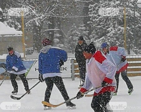 Ледената пързалка в Пловдив стана игрище за хокей