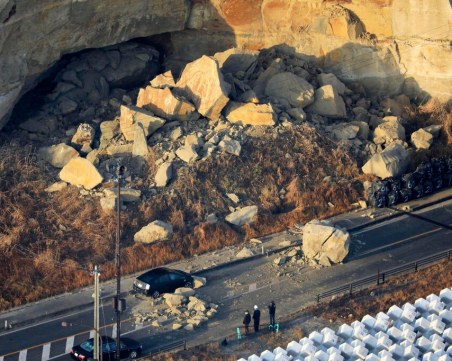 След силния трус в Япония: 100 души са пострадали