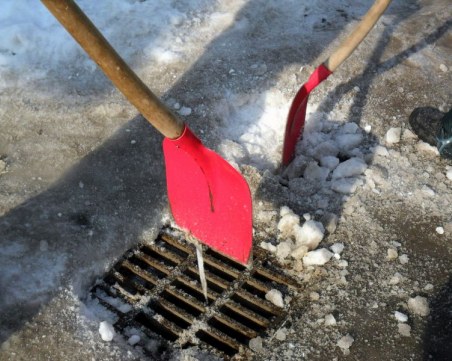 Чистят шахтите в Пловдив! Вижте къде да не паркирате