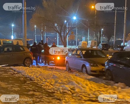Арести в Тракия! Полиция претърсва Мерцедес