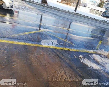 Река извира от тротоар на Пещерско шосе