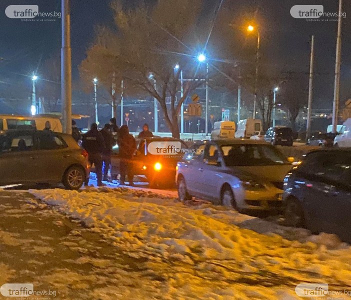 Арести в Тракия! Полиция претърсва Мерцедес