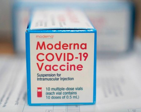 ЕК одобри купуването на още 300 милиона дози ваксини от Moderna