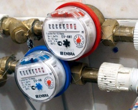 Подменят всички водомери и електромери с такива за дистанционно отчитане до 2027 година