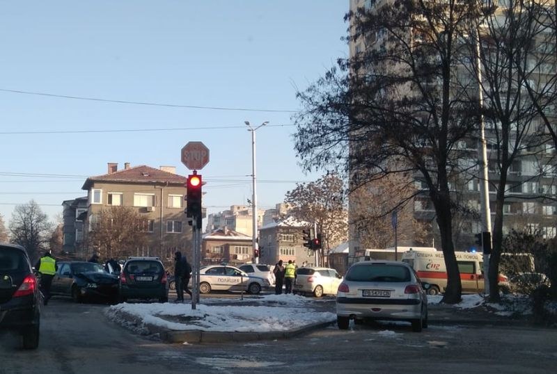 Двама са пострадали при катастрофата в Кючука