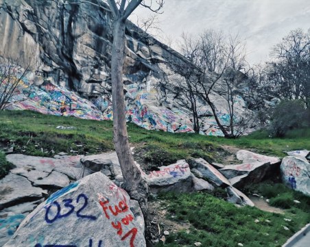 Битката между Общината и драскачите: кой ще спечели?