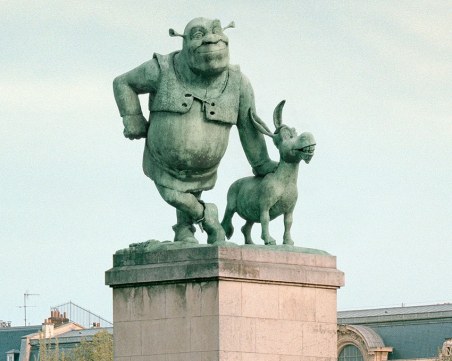 Креативно: Как биха изглеждали статуите на любимите ви герои?