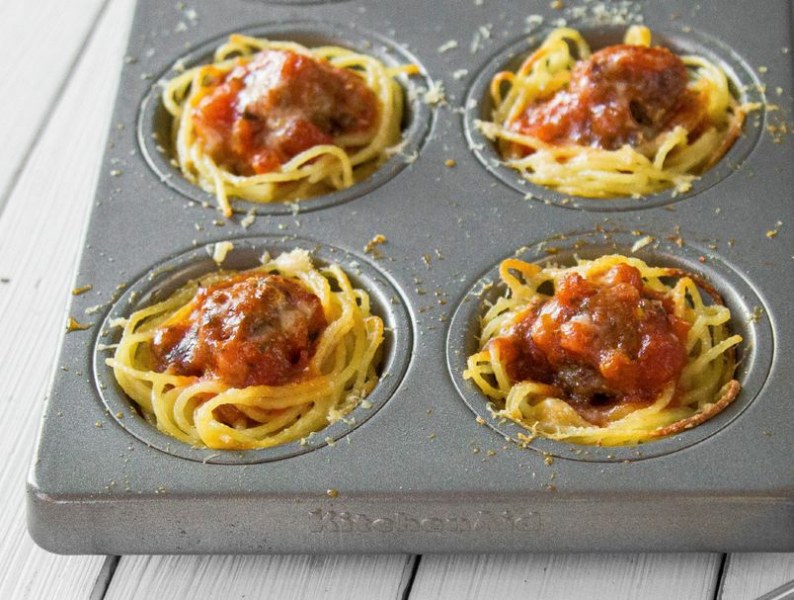 Ако не знаете какво да правите с останалите спагети - пригответе мъфини!
