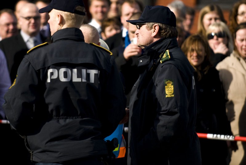 Вкараха в затвора датчанин, кашлял върху полицаи и крещял 