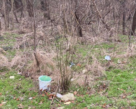 Пак мизерии в Лаута! Кофи и парчета изолация замърсяват парка