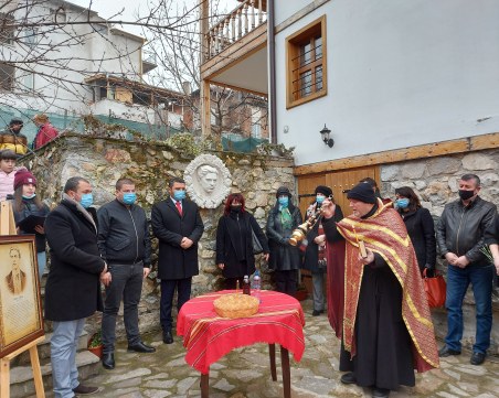 Поклон пред паметта на Апостола в община 