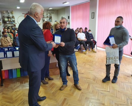 Здравко Димитров награди най-добрите ученици и учители на Спортното училище