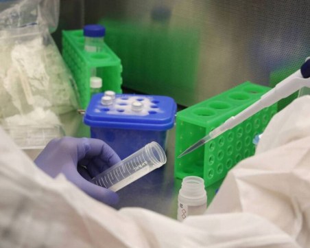 Чехия чака 12 000 дози от коктейла с антитела, с който се лекува Тръмп