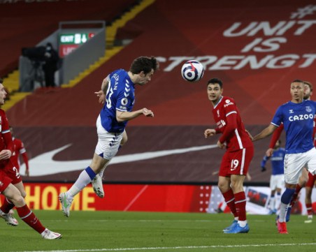 Евертън удари звучен шамар на Ливърпул насред 