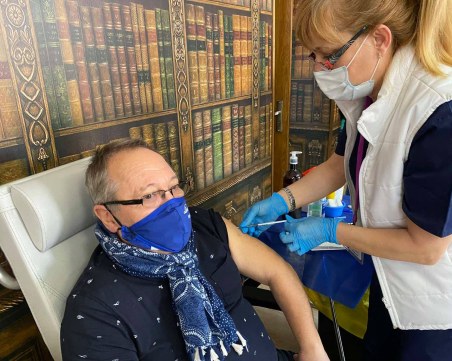 Известни български актьори се ваксинираха срещу COVID-19