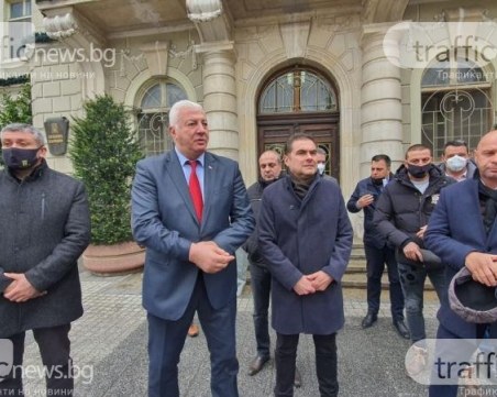 Зико с реверанс към затворените бизнеси в Пловдив