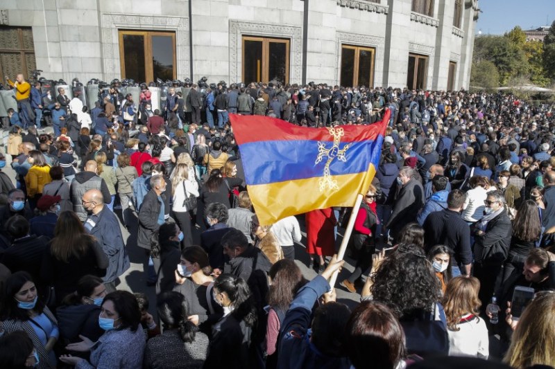 Готвят преврат в Армения, хиляди протестират срещу премиера Никол Пашинян