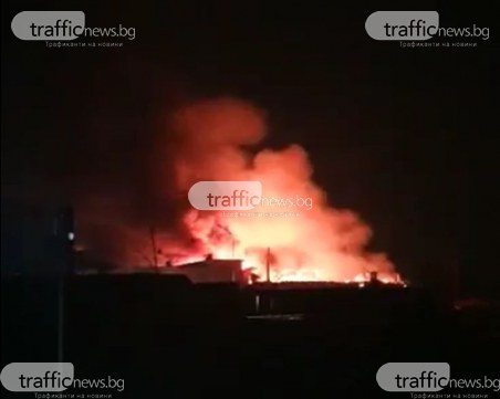 Къща и хале горят в Труд! Огънят е обхванал и два буса