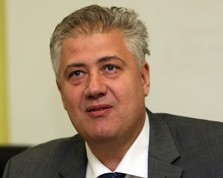 Проф. Балтов: Избягвайте твърд алкохол след ваксинация с препарата на Астра Зенека