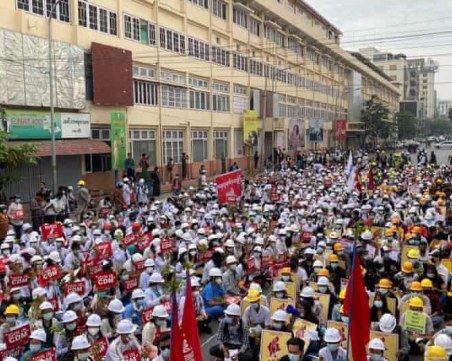 Протестите в Мианмар продължават! Хиляди излязоха по улиците