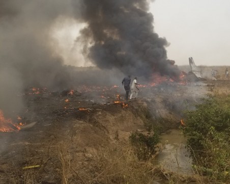 Военен самолет се разби в Нигерия, има загинали