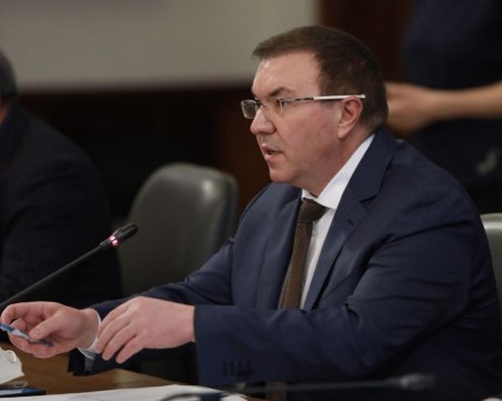 Здравният министър разпореди организацията за зеления коридор за ваксиниране