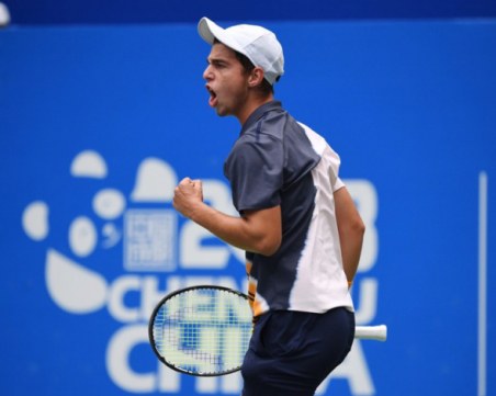 Адриан Андреев със страхотна победа над играч от топ 100