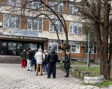 Хиляди се възползваха от зелените коридори през уикенда, джипитата се включват във ваксинацията