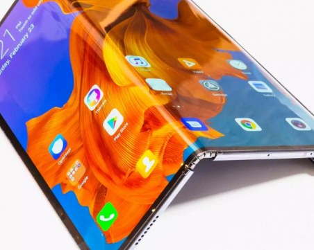 Huawei представи новото попълнение в серията си смартфони със сгъваеми екрани